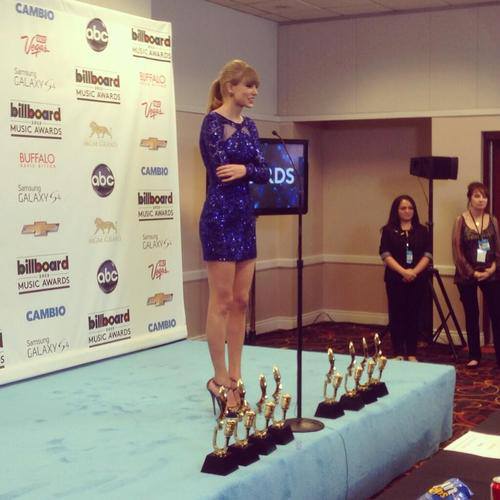 โอ้ว ! คุณพระ Taylor Swift คว้า 8 รางวัล ในงาน Billboard Awards 2013