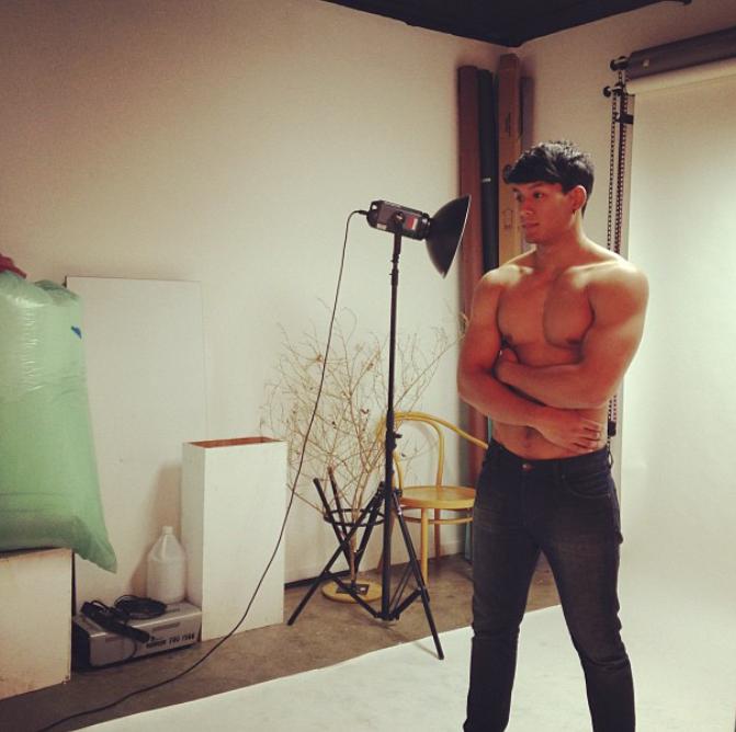 รวมรูปกล้ามน่าฟัดๆของไผ่ วิศรุตหรือพี่คล้าว