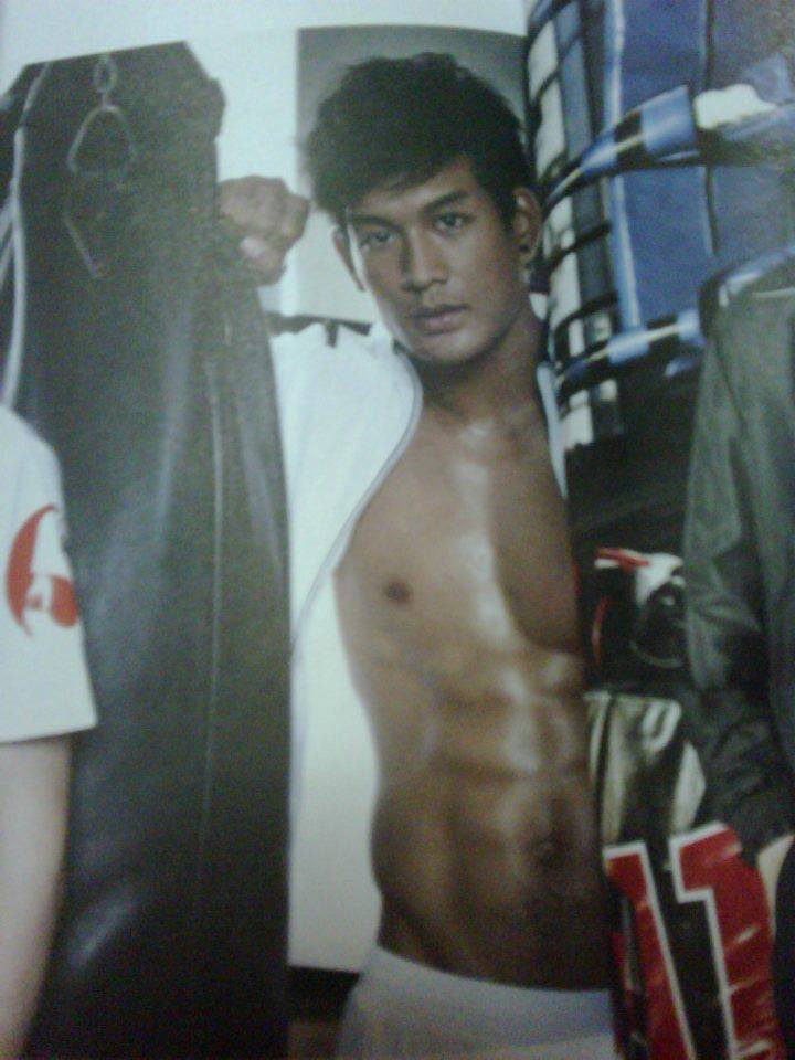 รวมรูปกล้ามน่าฟัดๆของไผ่ วิศรุตหรือพี่คล้าว