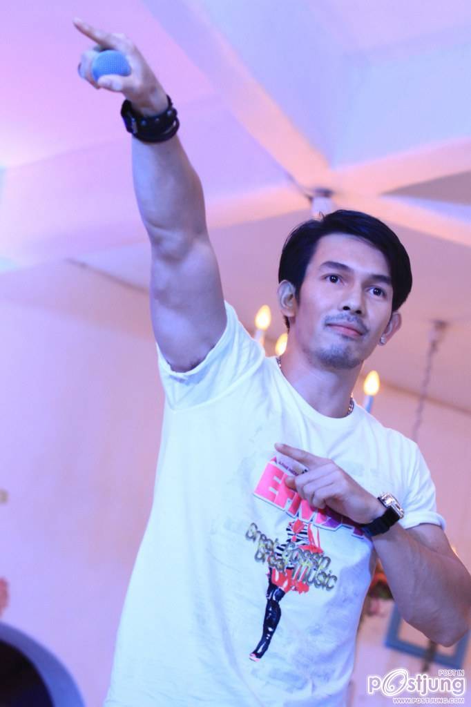 อั้มๆ  ปากแดง