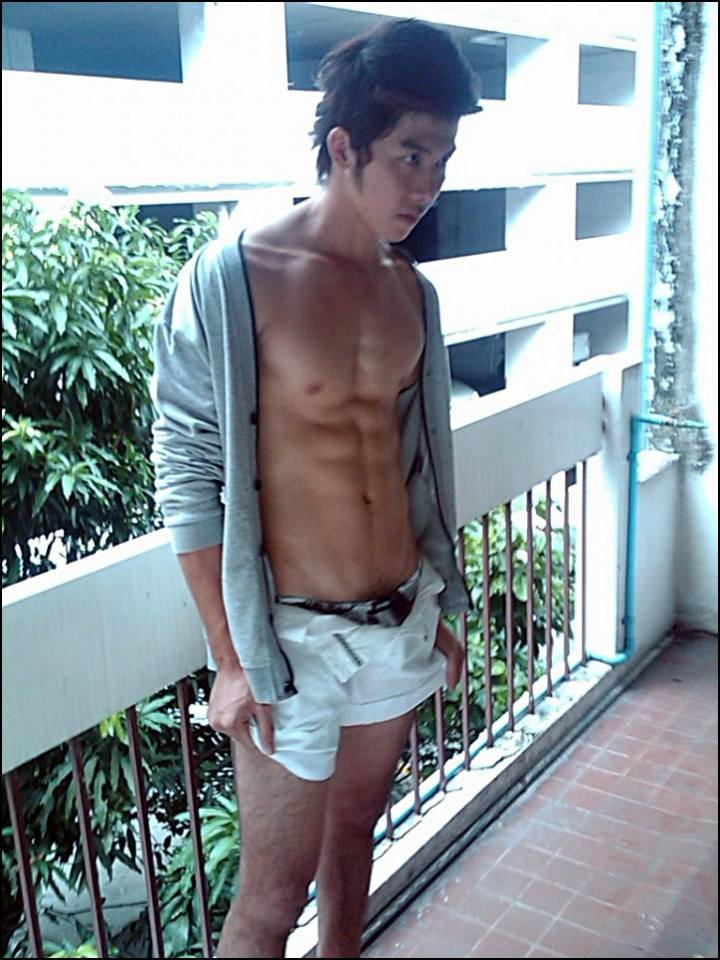 พักสายตาจากเมืองคาน มาดูหนุ่มต้น จากนิตยสารROOMMATE