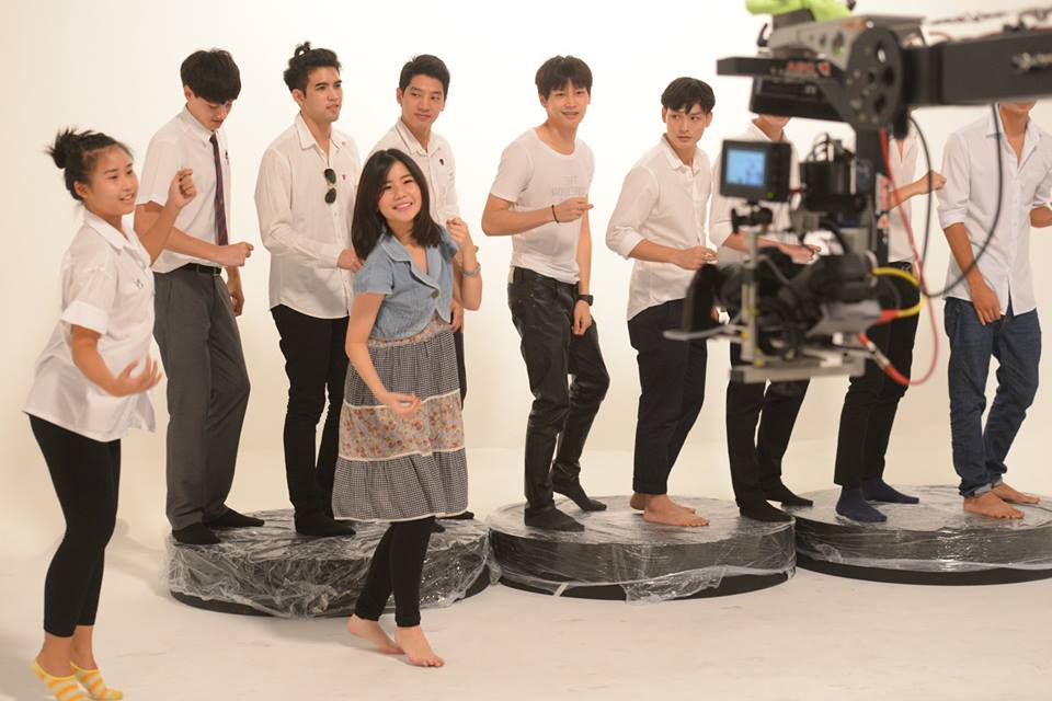 ภาพเบื้องหลัง MV.แค่อยากจะขอ.....xoxo (จีน-กษิดิศ)