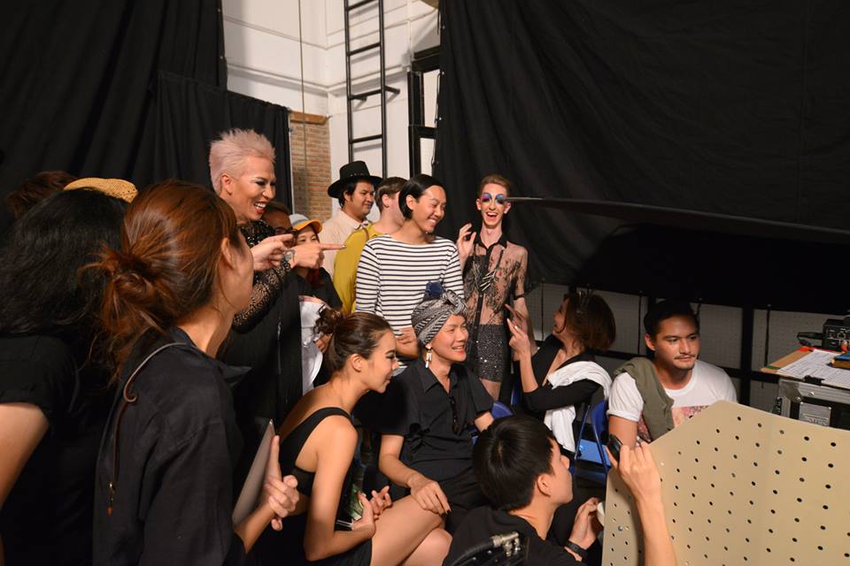 ภาพเบื้องหลัง MV.แค่อยากจะขอ.....xoxo (จีน-กษิดิศ)