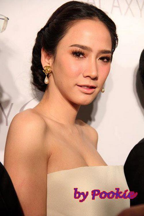 อั้ม พัชราภา ดาราสาวสวย ซุปตาร์อันดับ1ของเมืองไทย