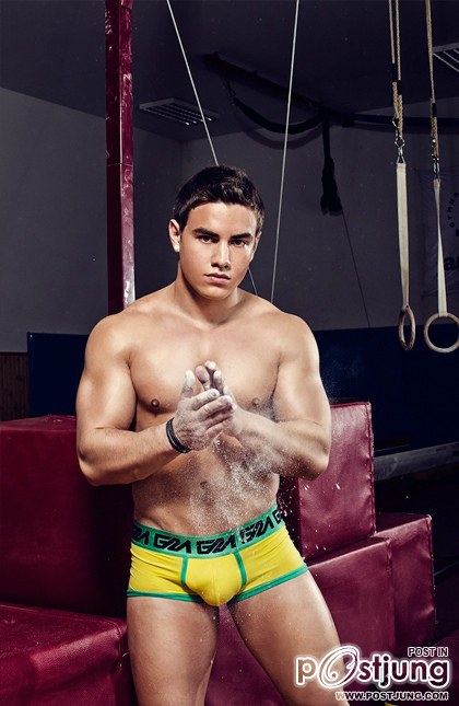 Gymnast : Gar&ccedil;on Model : HQ images