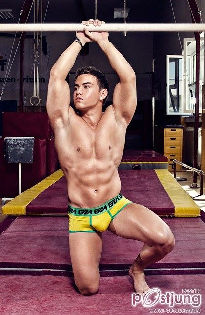 Gymnast : Gar&ccedil;on Model : HQ images