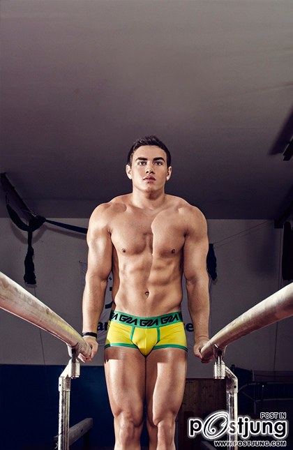 Gymnast : Gar&ccedil;on Model : HQ images