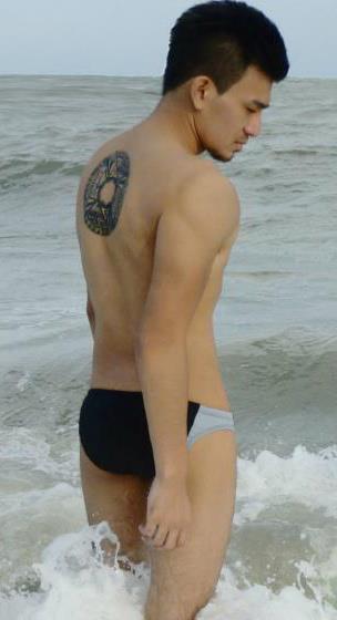 พี่เก๊ก พิธีกร รายการเรื่องบนเตียง http://www.facebook.com/gexbkk