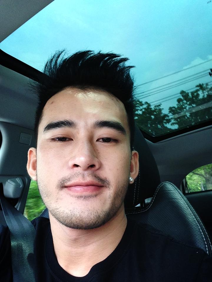 พี่สมาร์ท หุ่นดีเว่อ อิอิ http://www.facebook.com/nicky.smart3