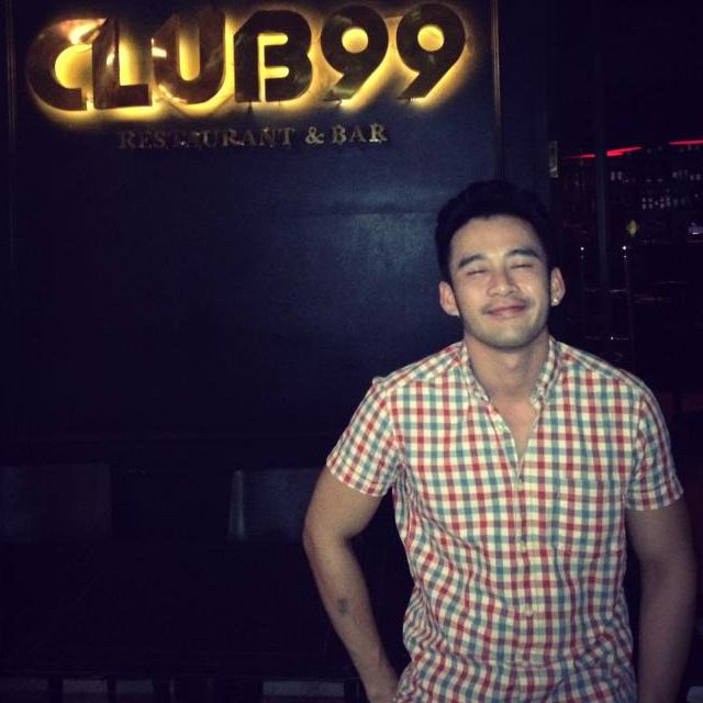 พี่สมาร์ท หุ่นดีเว่อ อิอิ http://www.facebook.com/nicky.smart3