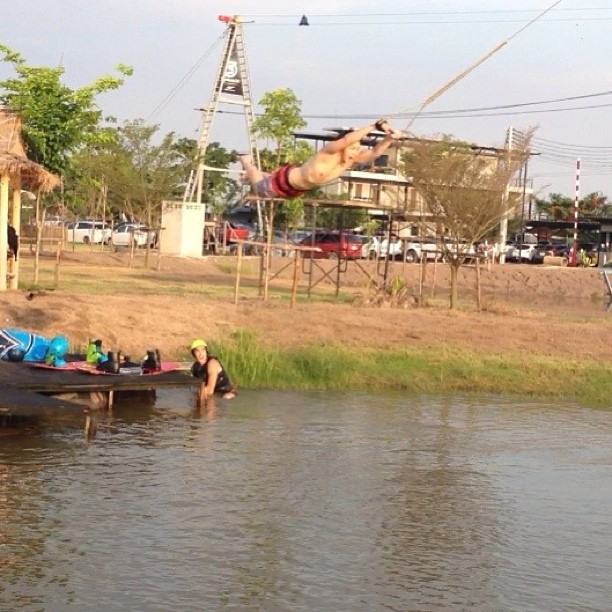 ส่อง'ณเดช' - 'หมาก'โชว์เนื้อแน่ๆ เล่น เวคบอร์ด สุดแมน