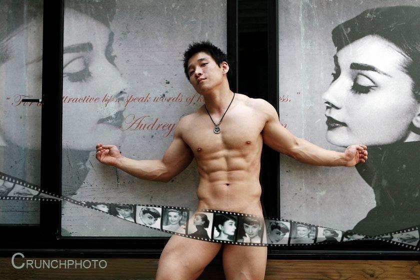 หนุ่มตี๋หล่อล่ำ สุดเซ็กซี่น่ามีอะไรด้วย
