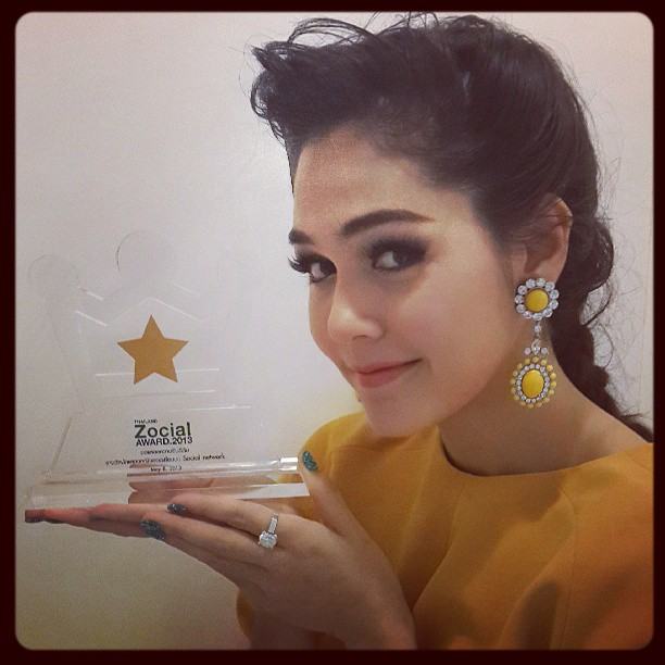 ชมพู่ อารยา