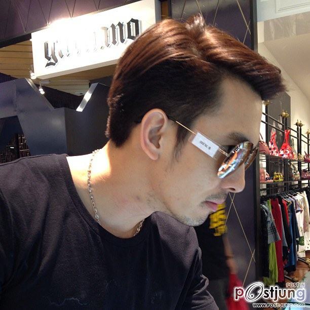 อั้มๆ  ปากแดงปีนเขา