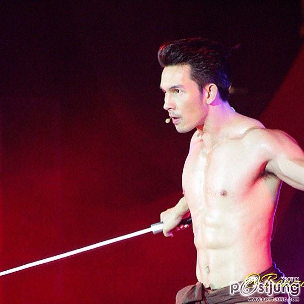 อั้มๆ  ปากแดงปีนเขา