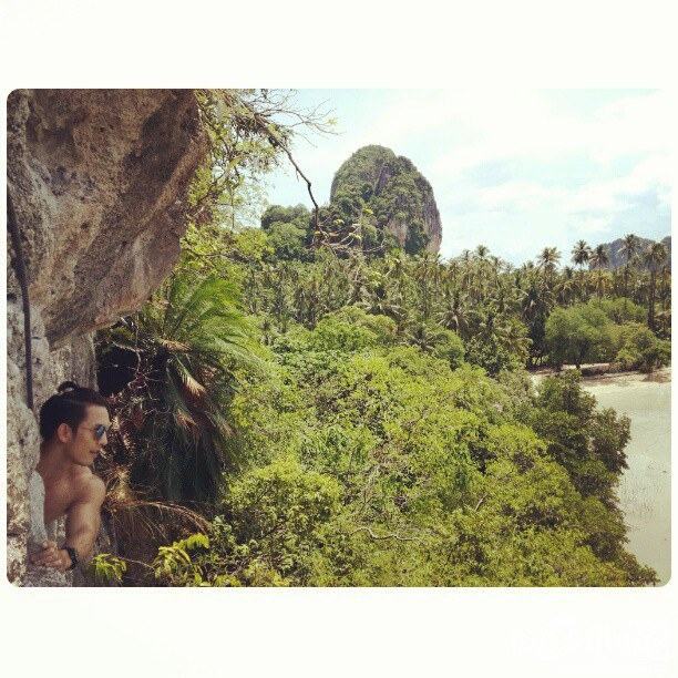 อั้มๆ  ปากแดงปีนเขา