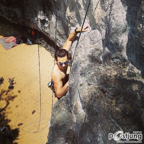 อั้มๆ  ปากแดงปีนเขา