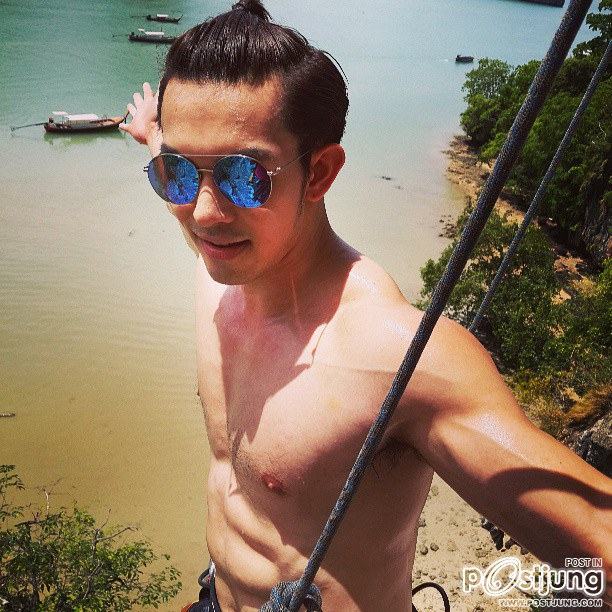 อั้มๆ  ปากแดงปีนเขา