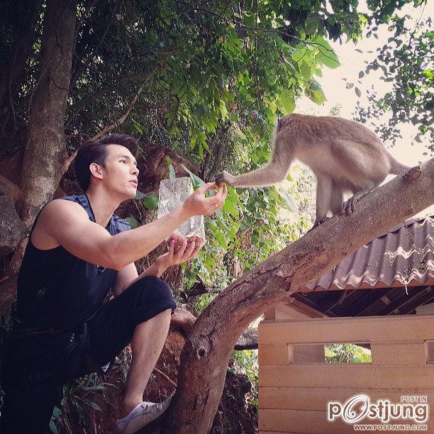 อั้มๆ  ปากแดงปีนเขา