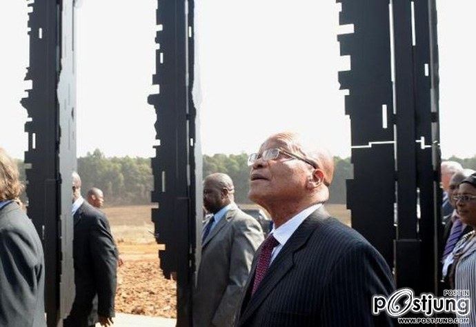 Amazing Nelson Mandela Sculpture