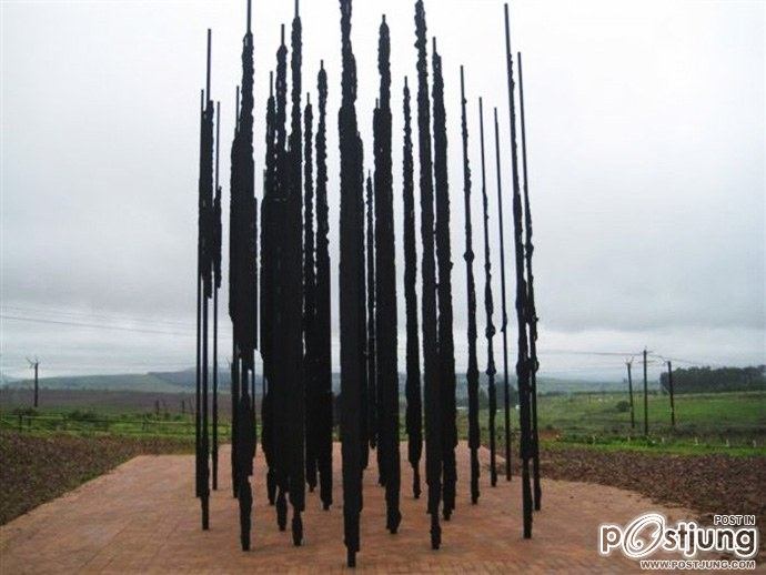 Amazing Nelson Mandela Sculpture