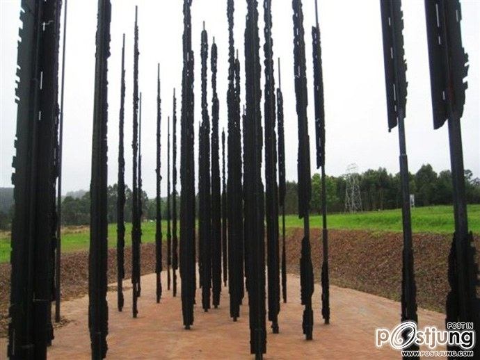 Amazing Nelson Mandela Sculpture