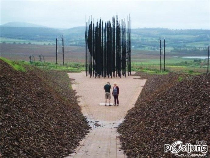 Amazing Nelson Mandela Sculpture