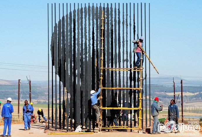 Amazing Nelson Mandela Sculpture