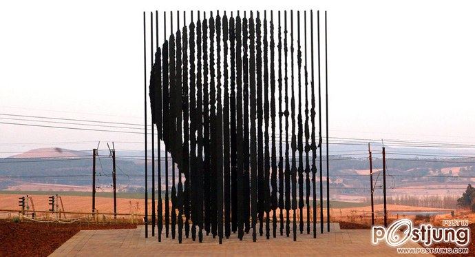 Amazing Nelson Mandela Sculpture