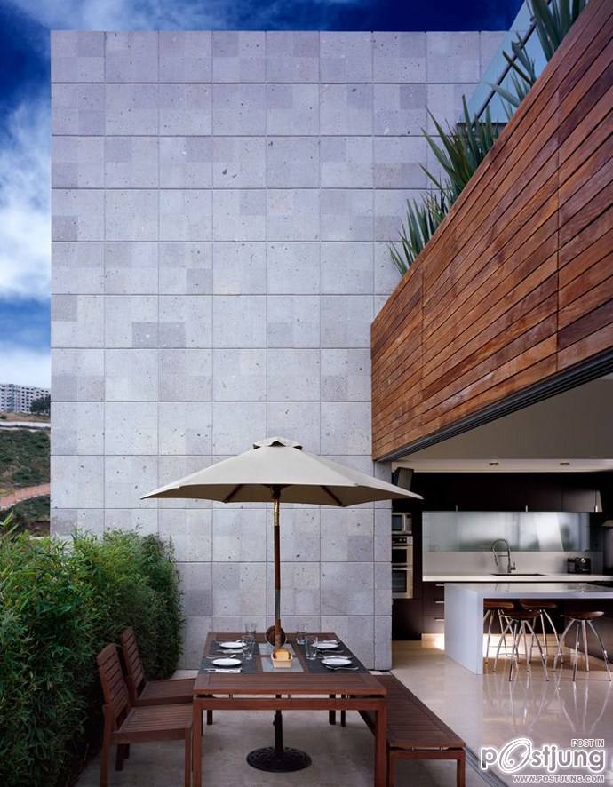 Contemporary Residence in Mexico City: M-House by Micheas Architects