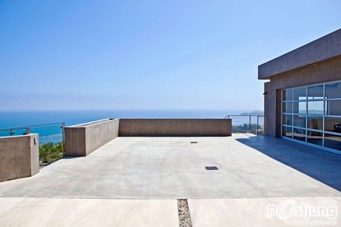 Bridge House in Malibu by Sorensen Architects