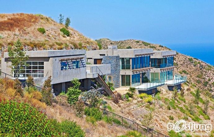 Bridge House in Malibu by Sorensen Architects