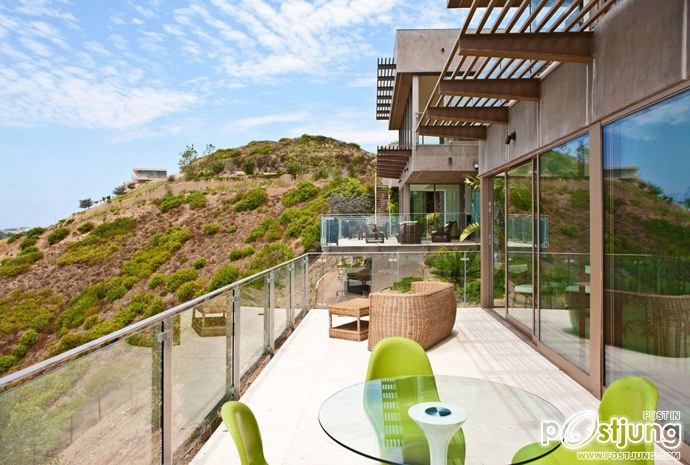 Bridge House in Malibu by Sorensen Architects
