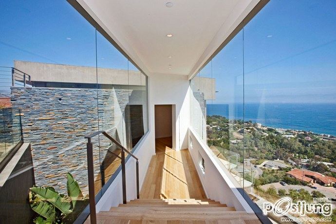 Bridge House in Malibu by Sorensen Architects