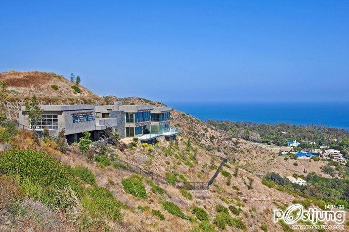Bridge House in Malibu by Sorensen Architects