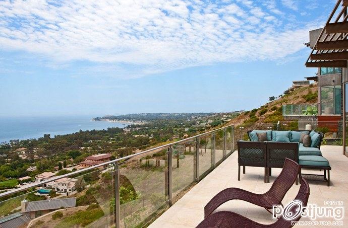 Bridge House in Malibu by Sorensen Architects