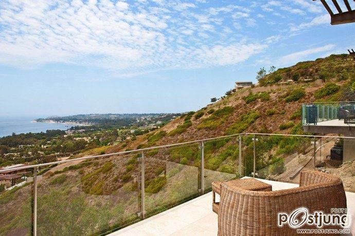 Bridge House in Malibu by Sorensen Architects