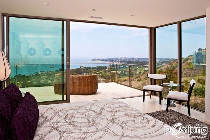 Bridge House in Malibu by Sorensen Architects