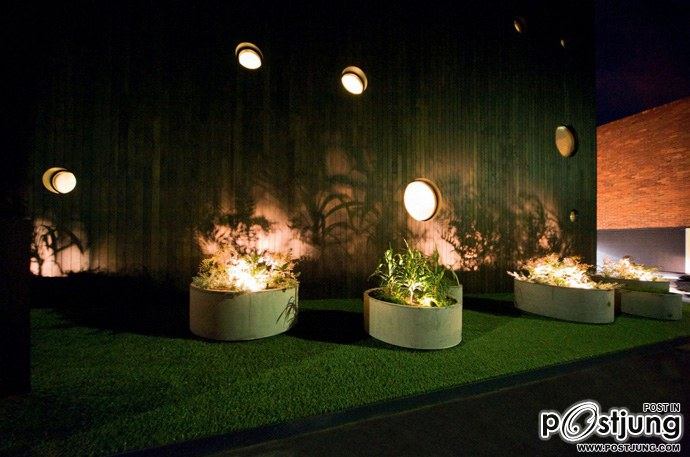 Hue Apartments by Jackson Clements Burrows