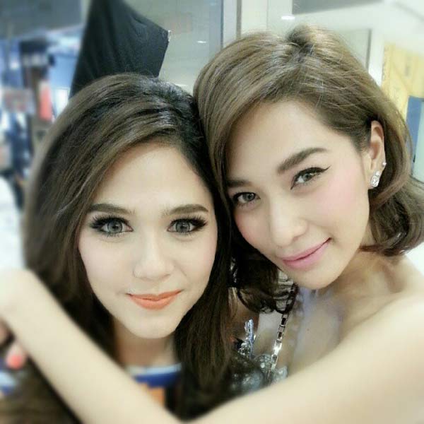 อัพเดทล่าสุด ชมพู่กับพลอย เฌอมาลย์ และเพื่อนLet's Go to France again!!!