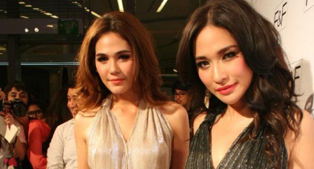 อัพเดทล่าสุด ชมพู่กับพลอย เฌอมาลย์ และเพื่อนLet's Go to France again!!!