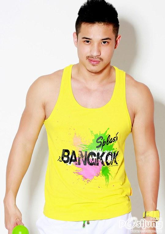 ตี๋ล่ำน่ารักว่ะเฮ้ย