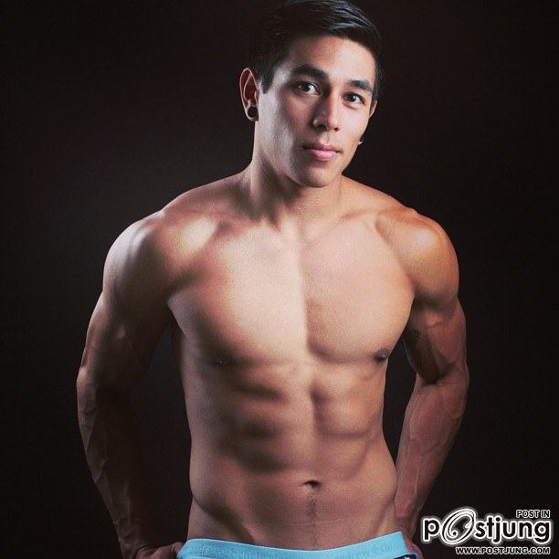 ตี๋ล่ำน่ารักว่ะเฮ้ย