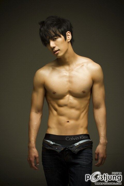 ตี๋ล่ำน่ารักว่ะเฮ้ย