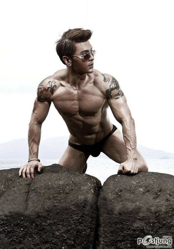 ตี๋ล่ำน่ารักว่ะเฮ้ย