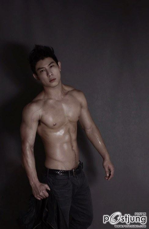 ตี๋ล่ำน่ารักว่ะเฮ้ย