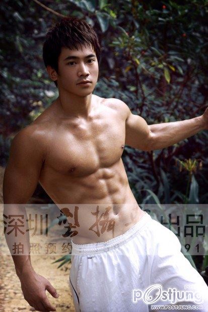 ตี๋ล่ำน่ารักว่ะเฮ้ย