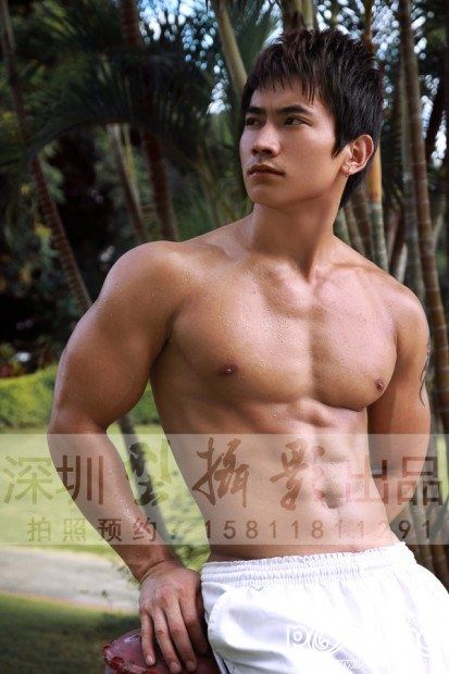 ตี๋ล่ำน่ารักว่ะเฮ้ย