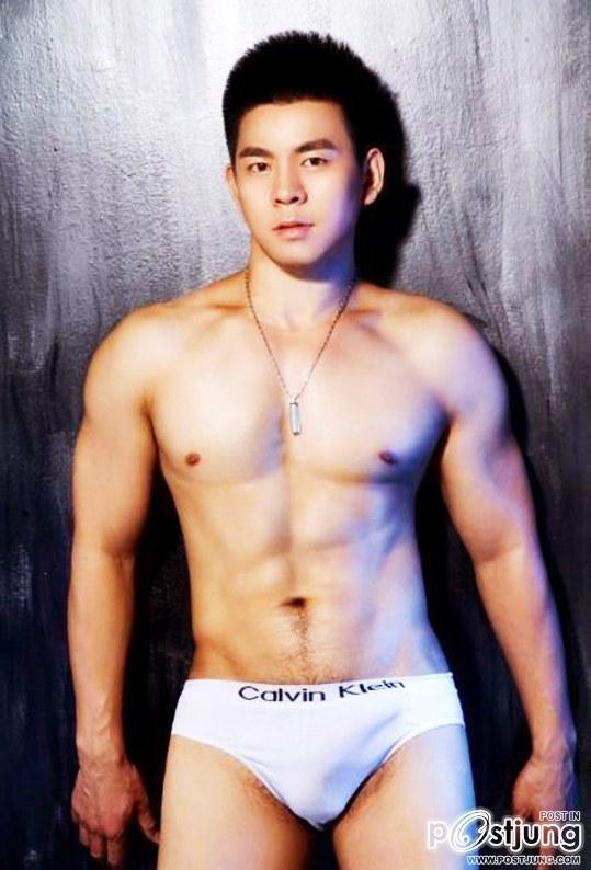 ตี๋ล่ำน่ารักว่ะเฮ้ย