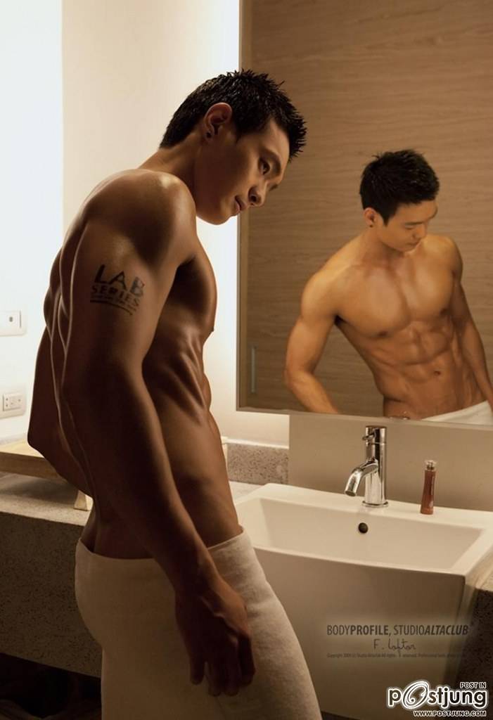 ตี๋ล่ำน่ารักว่ะเฮ้ย